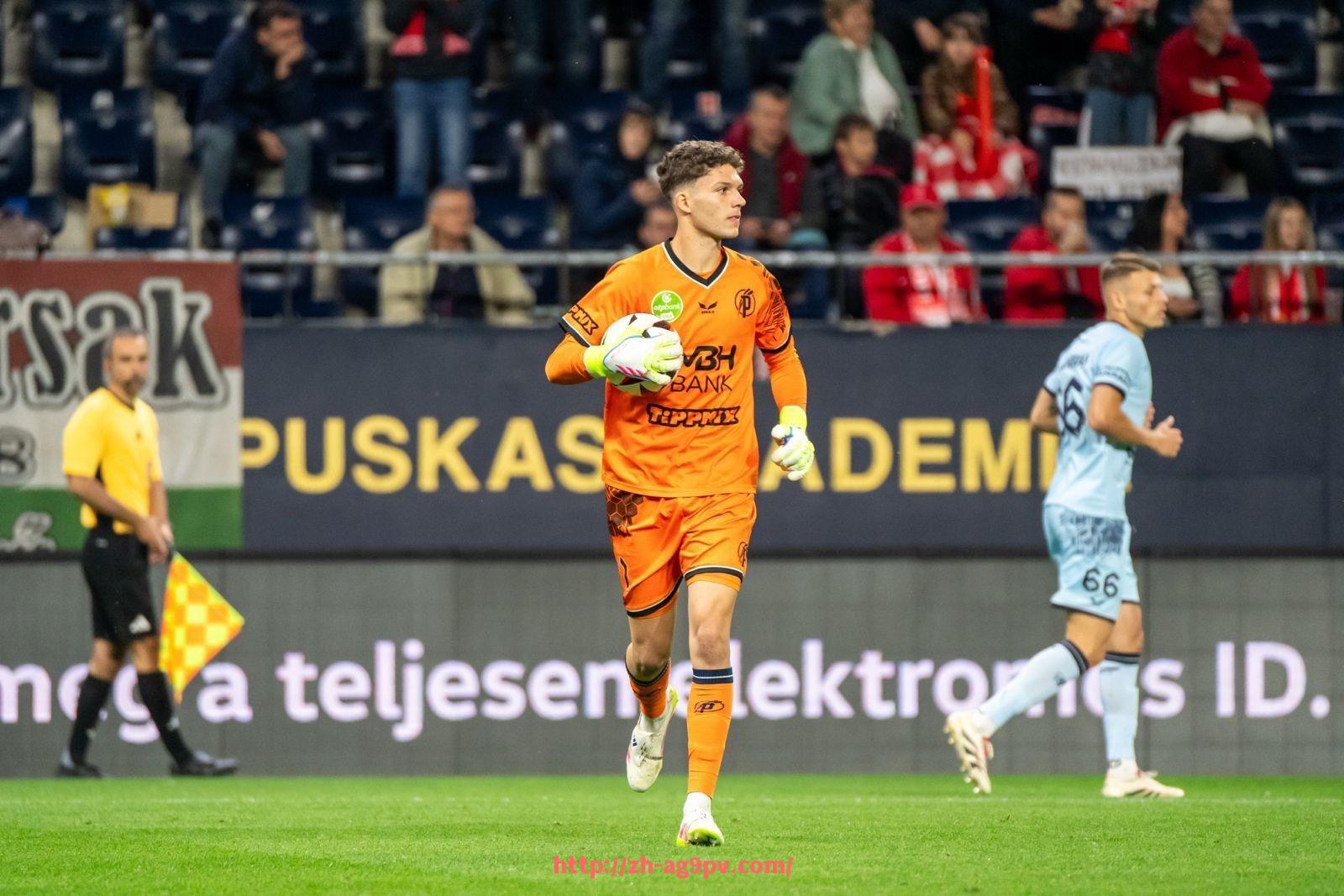 ag9游会-法甲比赛中的高频进攻策略与战术配合实战解析